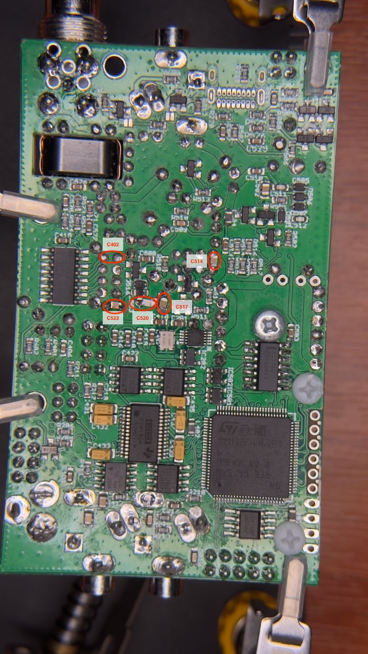 SMD condensatoren op de juiste plek met de juiste nummering